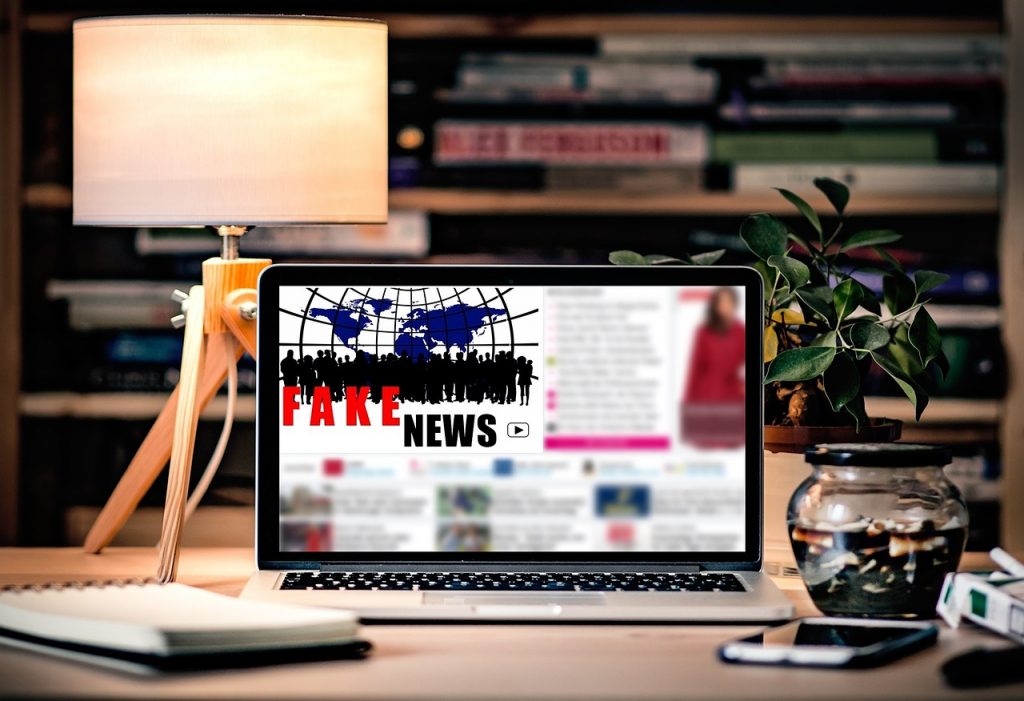 Politikai véleményformálásra használt fiókokat törölt a Facebook