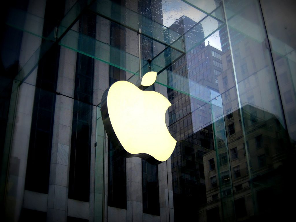 Üzleti titkok ellopása miatt pert indított az Apple