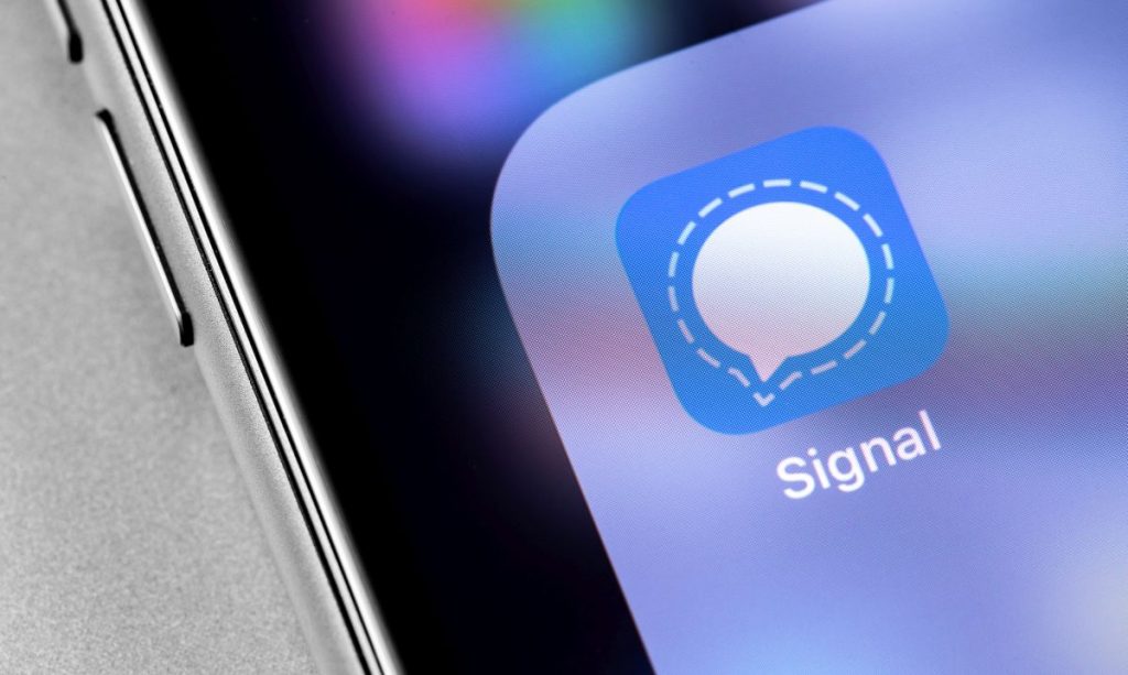 Archomályosító funkciót kapott a Signal