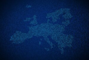 Az európai kiberügynökséggel (ENISA) szoros együttműködésben dolgozó CERT-EU rendre helyzetképet nyújt az európai intézmények kiberfenyegetettségéről. A 2022 Q1 során azonosított kiemelt fenyegetésekről készített összefoglaló most magyar nyelven is olvasható a mellékelt infografikában.