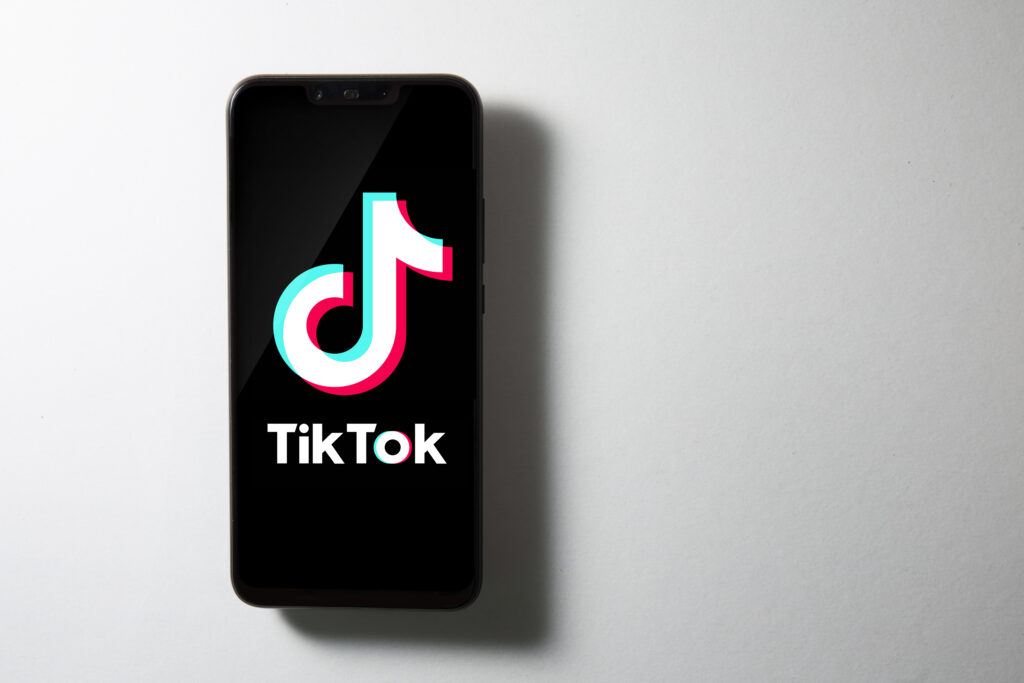 A kiberbűnözők továbbra is TikTok-videókat használnak információlopó programok terjesztésére ClickFix típusú támadások kihasználásával.