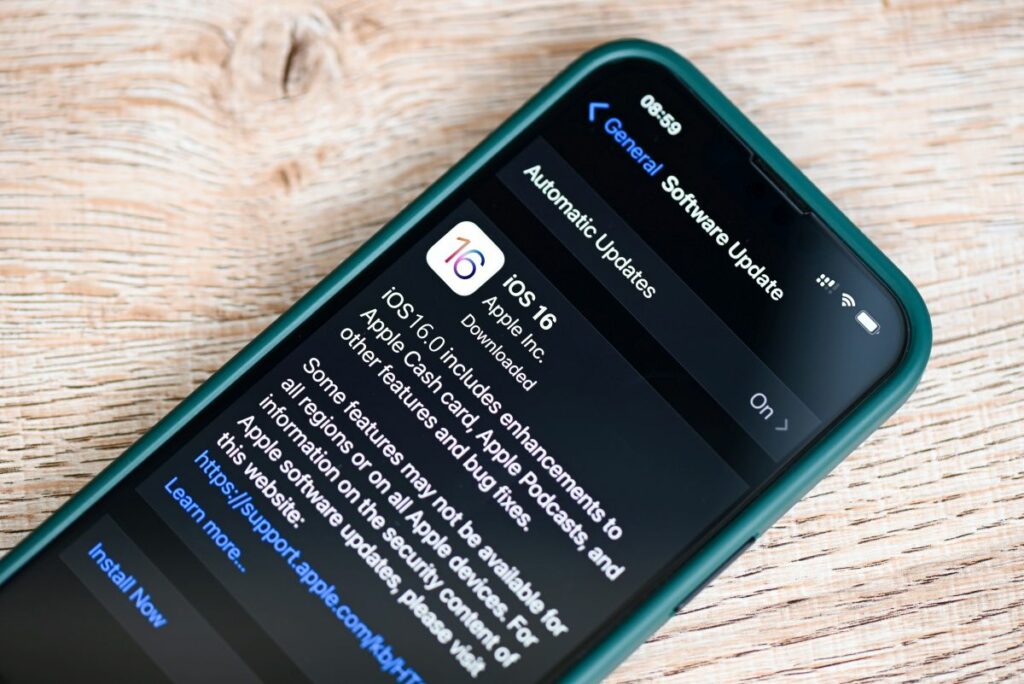 Ilyen biztonsági funkciókat rejt a most megjelent iOS 16