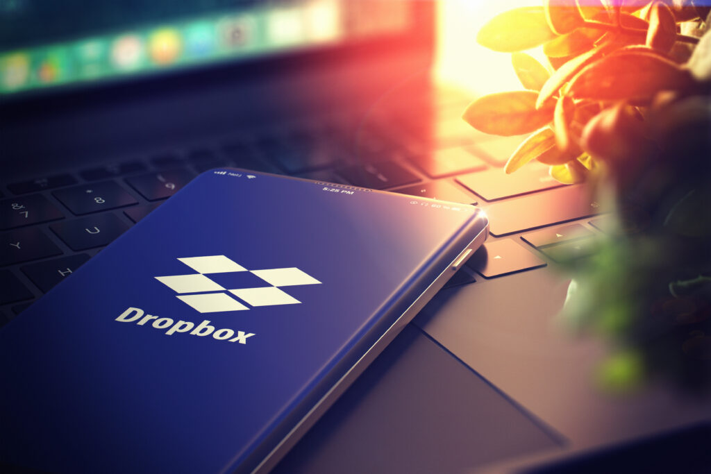 Személyes adatokhoz és a Dropbox forráskódjához is hozzáfértek az adathalászok