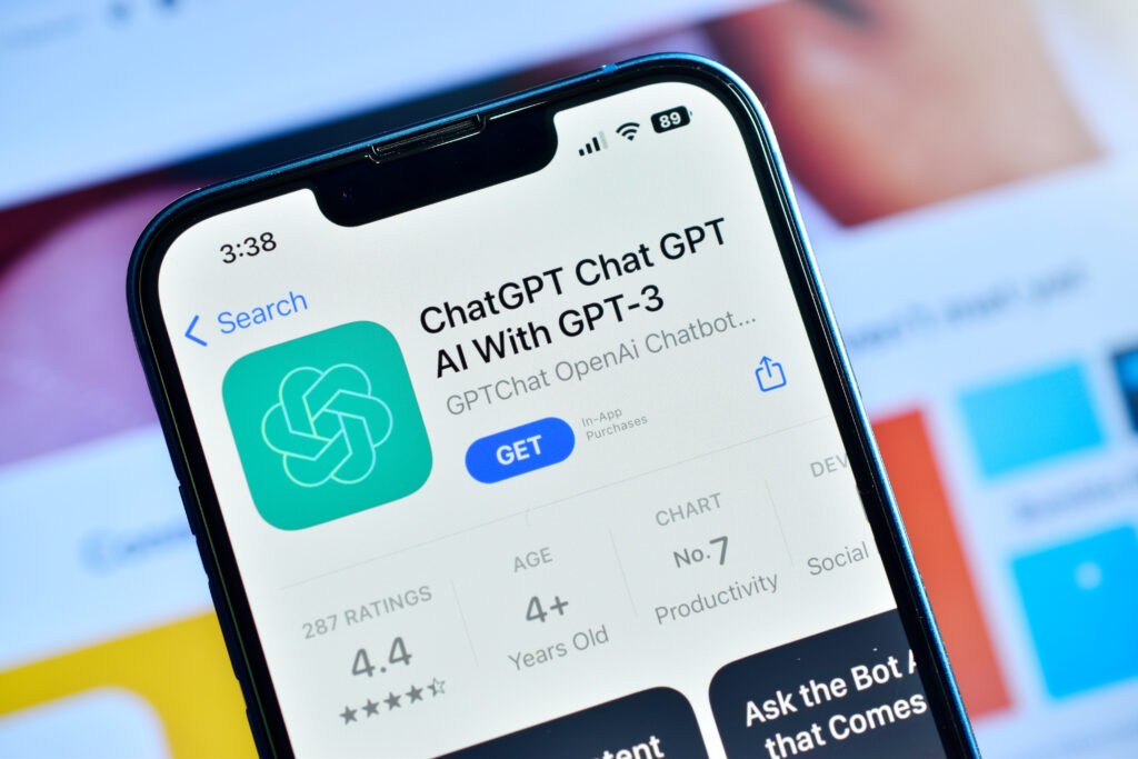 Vigyázat, személyes adatokat gyűjtenek a mobilos ChatGPT klónok