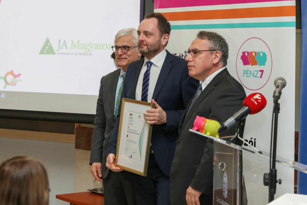 A pénzügyi kultúra nagykövete lett a Nemzetbiztonsági Szakszolgálat Nemzeti Kibervédelmi Intézet