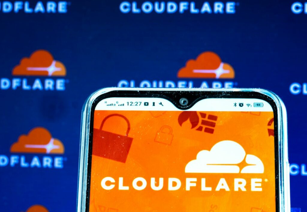 Cloudflare-rel a Cloudflare DDoS védelme ellen