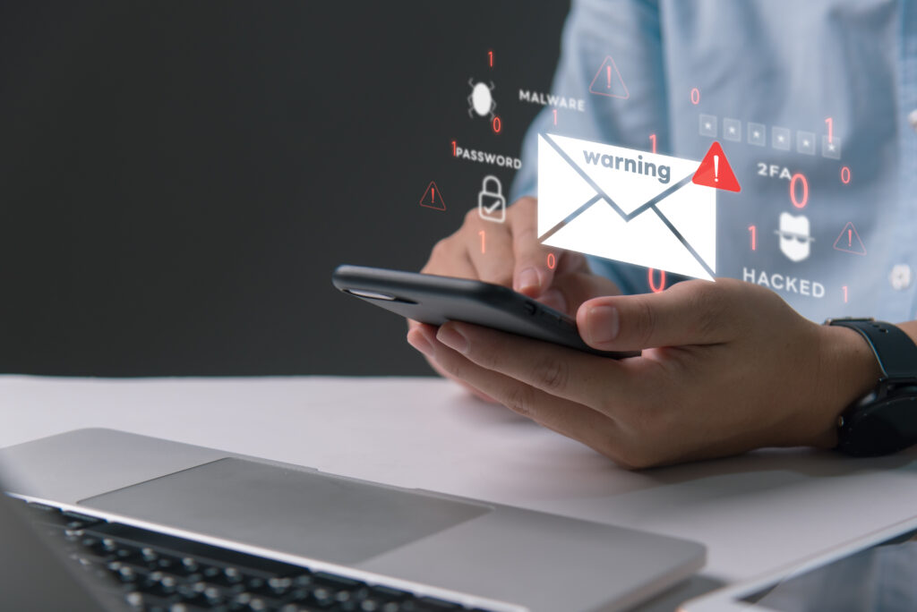 A világ számos országában fertőzik meg az Android készülékeket csaló SMS-ekkel