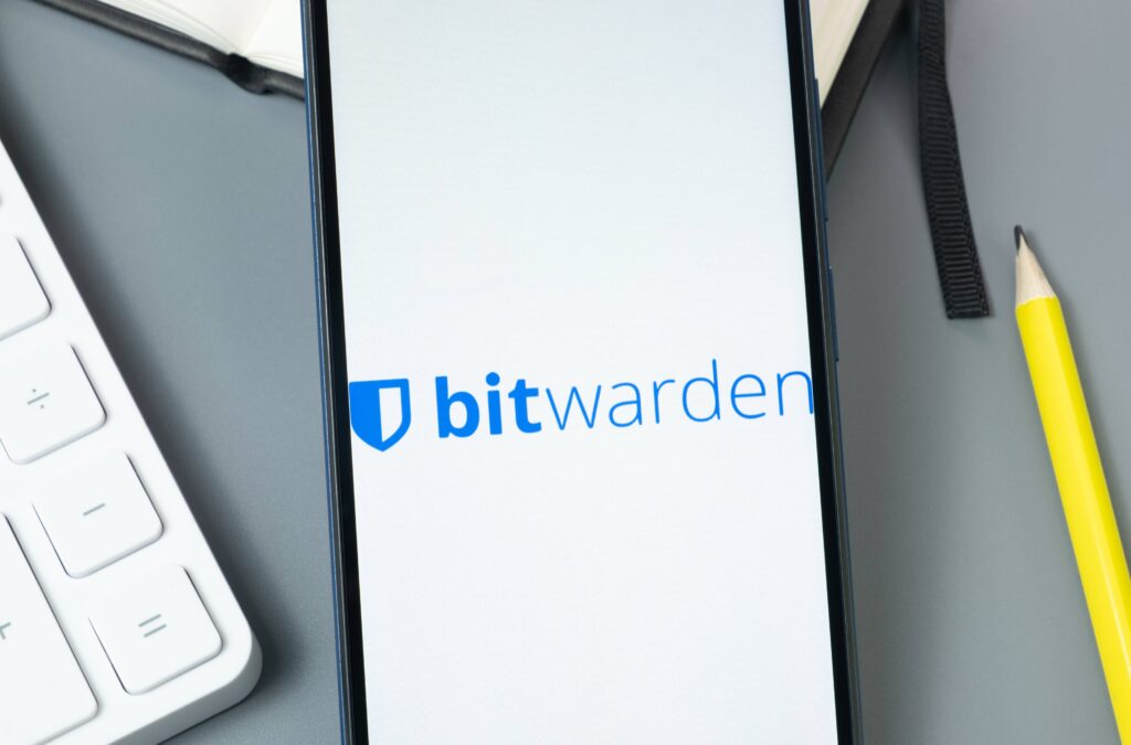 A Bitwarden többfaktoros hitelesítés (MFA) nélkül is megnehezíti a jelszószéfek feltörését