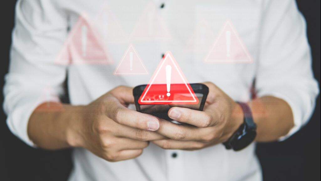 Az Android új funkciója megakadályozza, hogy a csalók hívás közben alkalmazások telepítésére vegyenek rá bennünket