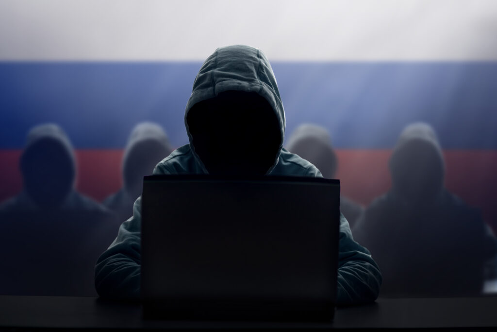 Az UNC6293 azonosítóval nyomon követett, vélhetően orosz állami támogatással működő hackercsoport olyan kifinomult adathalász kampányokat hajt végre, amelyek célja a Google-fiókokhoz való hozzáférés megszerzése.