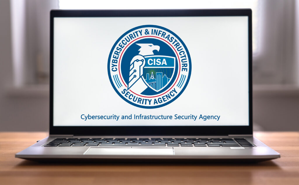 A CISA hétfőn három sérülékenységet vett fel az ismerten kihasznált sérülékenységek KEV katalógusába.