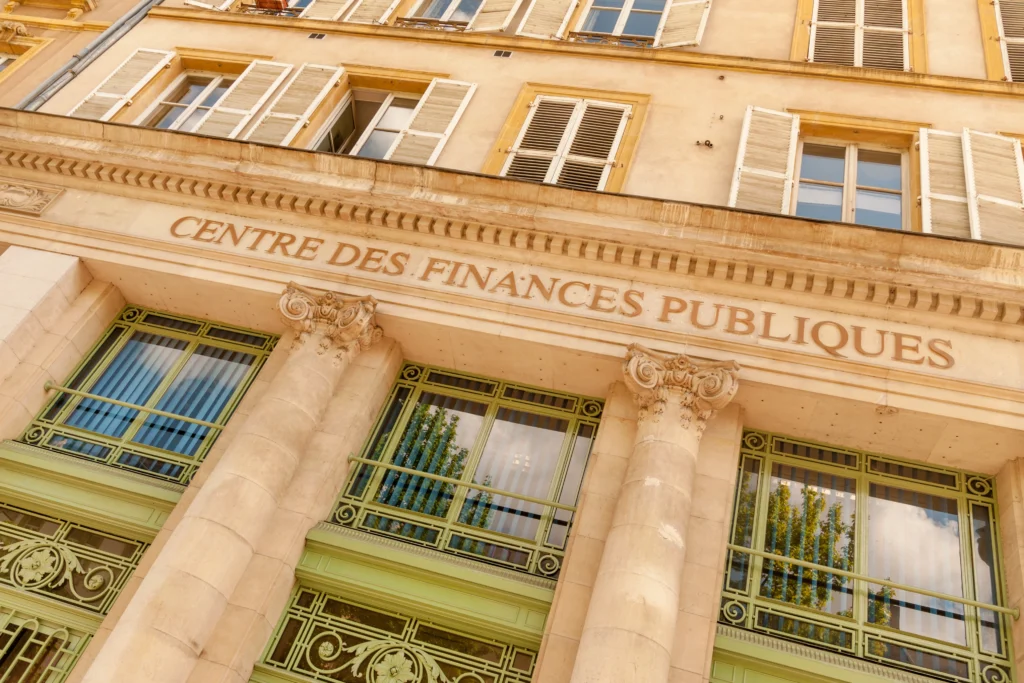 Több mint félmillió áldozata van a francia adóhatóságot érintő támadásnak
